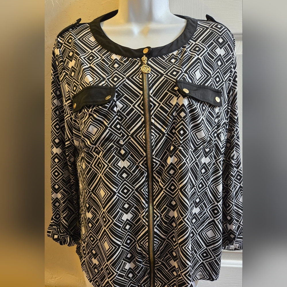 Anne Klein Black & White Geometric Zip Front Blouse